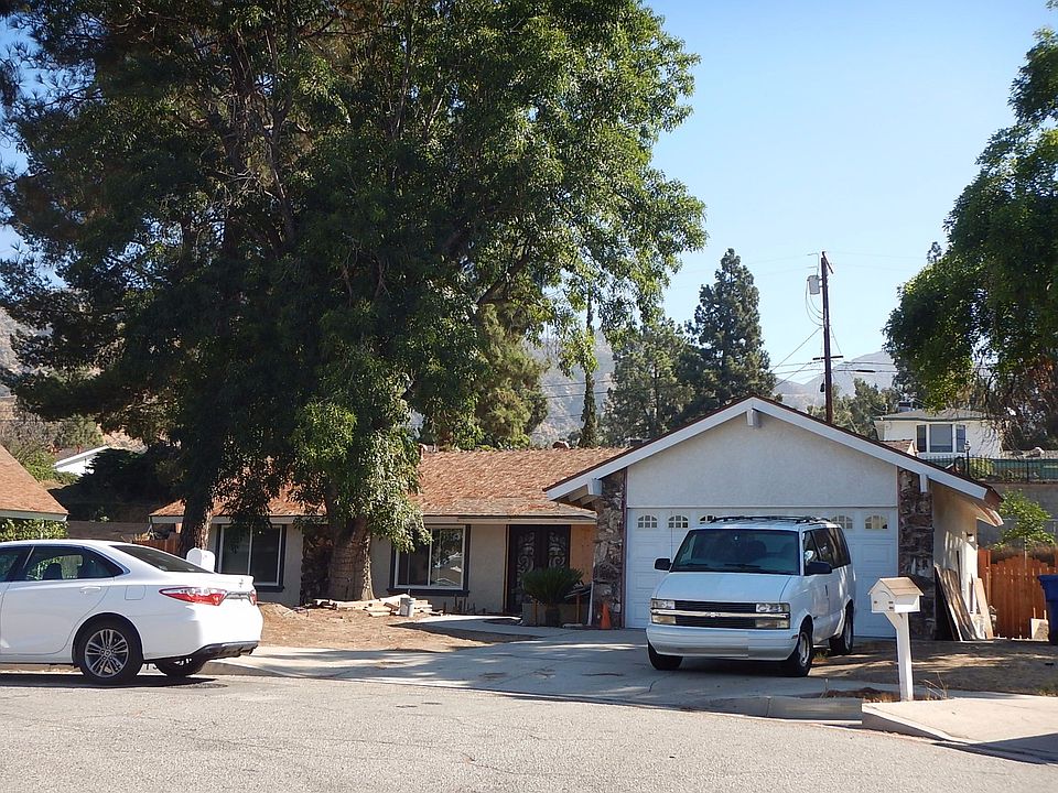 2nd image of 13851 Lakeside St