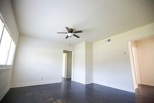 3rd image of 4223 Chamberlayne Ave #B