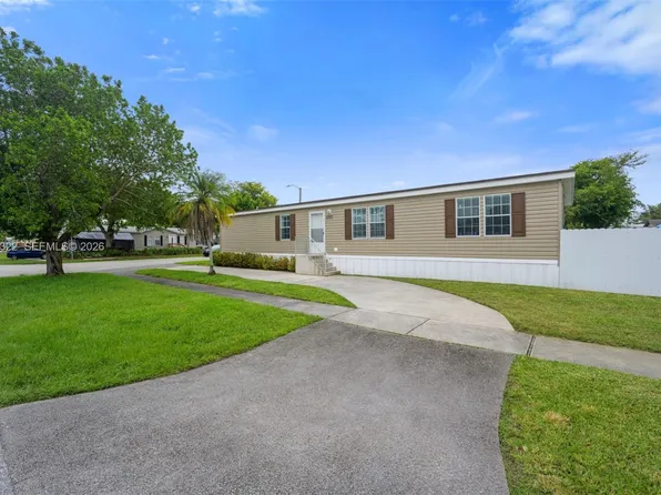 21830 NW 2nd Ct, Pembroke Pines, FL 33029
