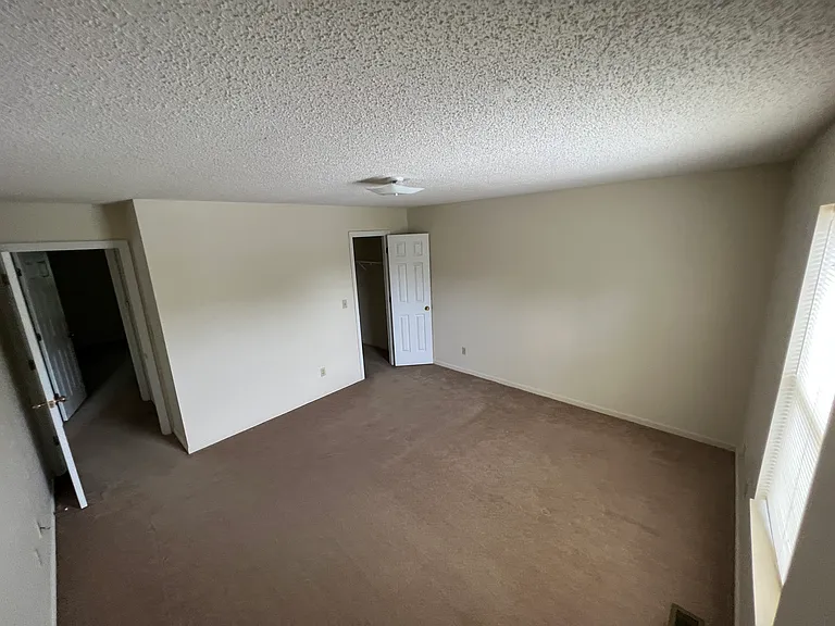 213 W Stone St #4 — Photo 5