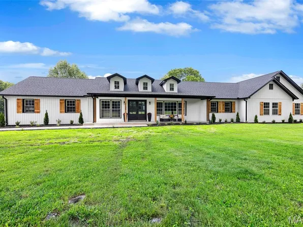 4733 Fox Creek Rd, Pacific, MO 63069