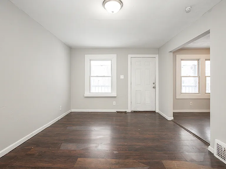 3409 W 86th St — Photo 2