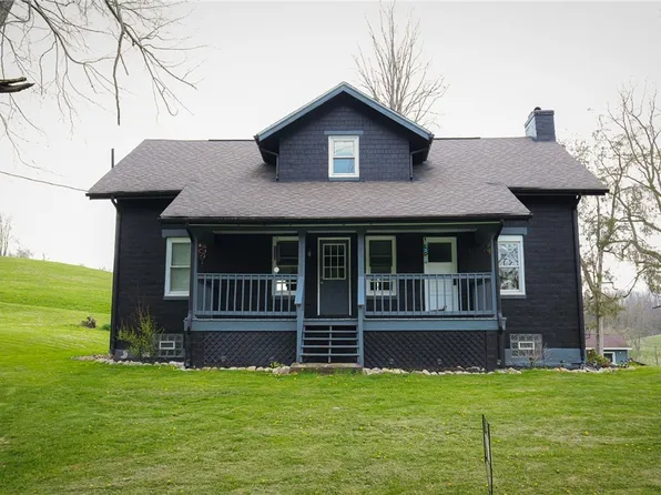 1032 Hartwood Rd NW, Magnolia, OH 44643