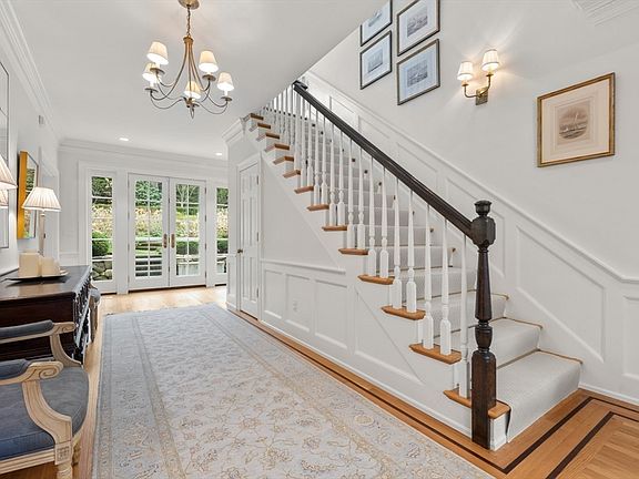 2nd image of 8 Glen Brook Rd