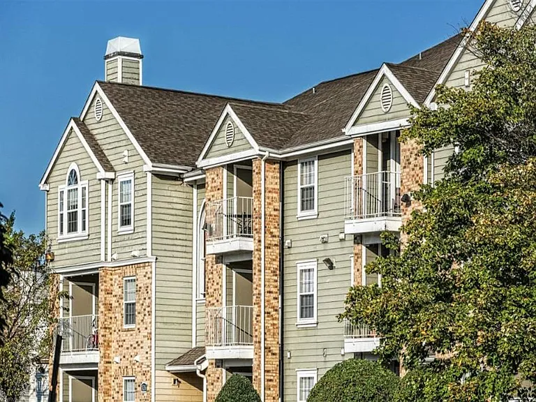 The Views at Laurel Lakes — Photo 15