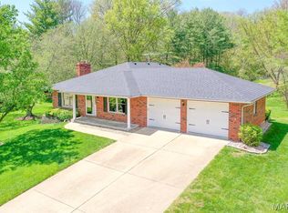 974 Forest View Dr, Columbia, IL 62236