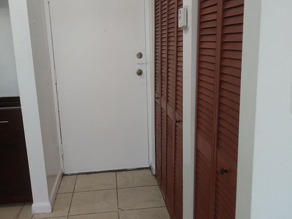3rd image of 9405 W Flagler St