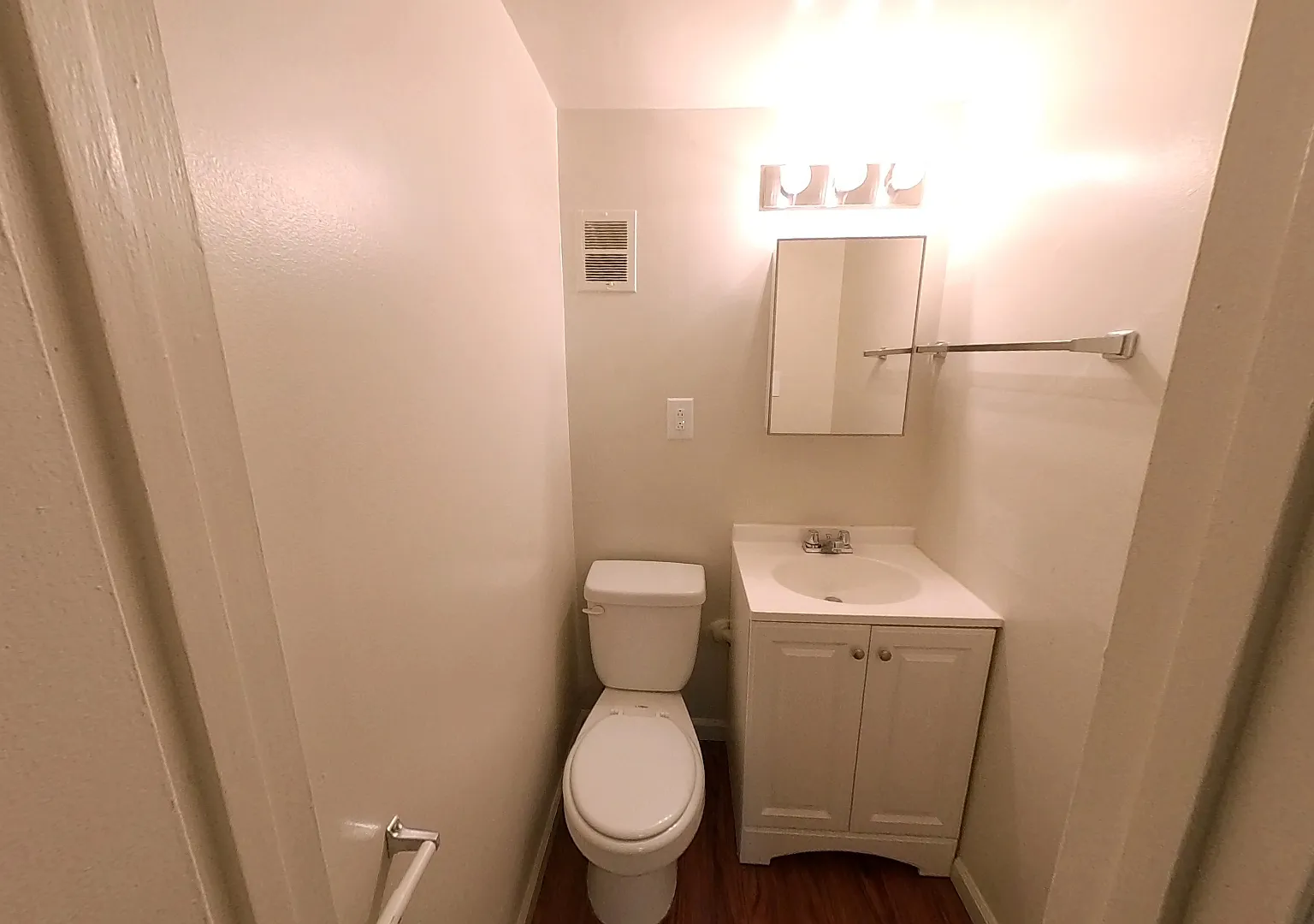 2 bed, 1.5 bath, 1000 sqft, $1,575 — Photo 4