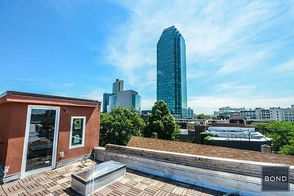 Sold by Bond New York | media 2