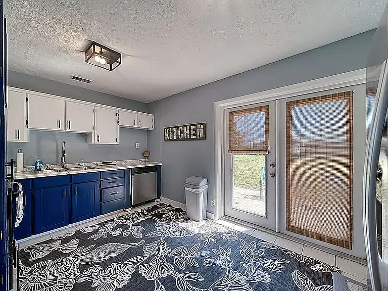 3905 W 24th St — Photo 3