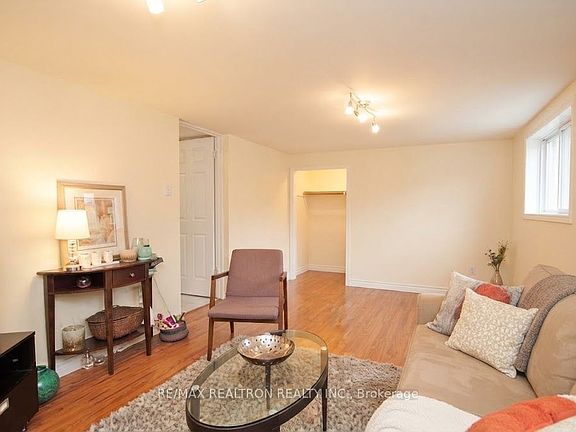 5th image of 72 Hounslow Ave