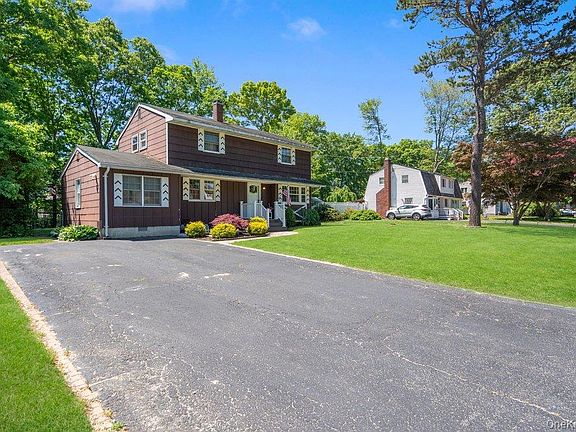 3rd image of 10 Hollingwood Drive