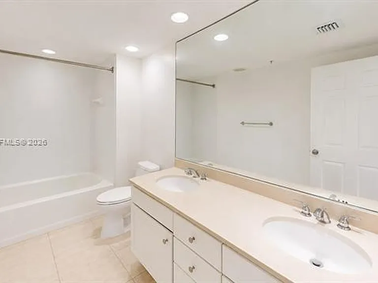 2000 N Bayshore Dr #1509 — Photo 10
