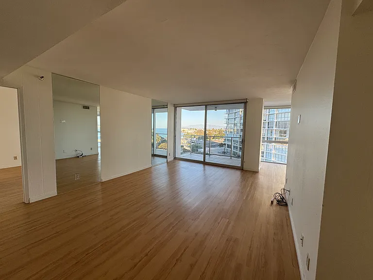 1810 Avenida Del Mundo #502 — Photo 30