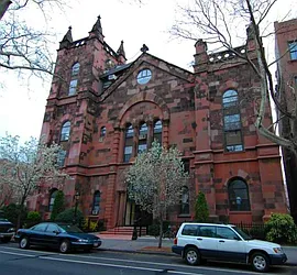 450 Clinton Street in Carroll Gardens