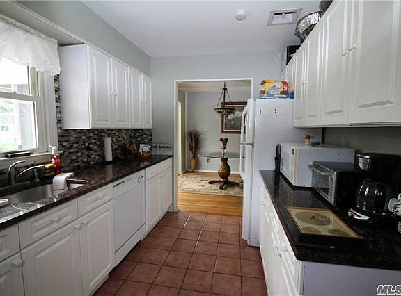 5th image of 24 Frankie Ln