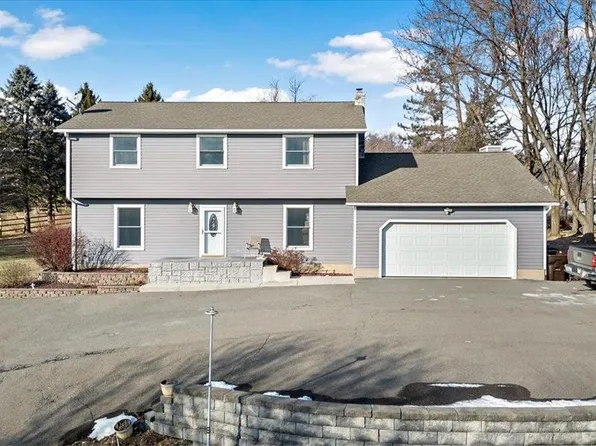 4017 Friars View Dr, Northampton, PA 18067