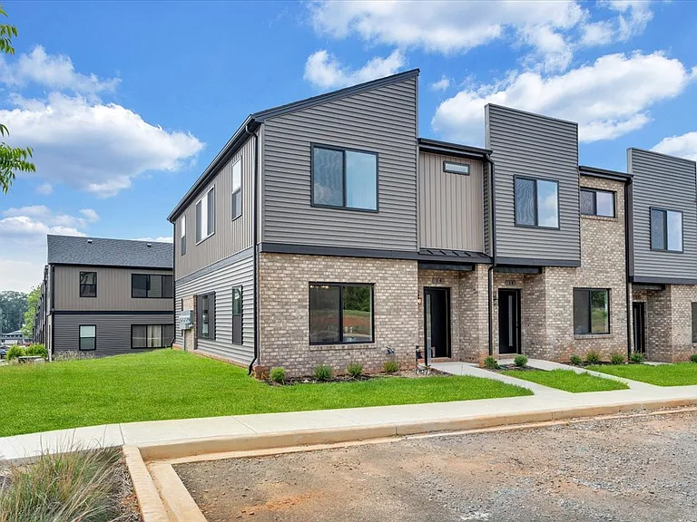 32 Shotman Rd — Photo 2