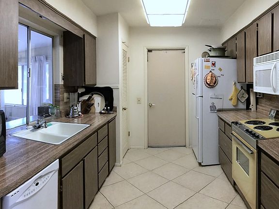 5th image of 9411 W CEDAR HILL Circle