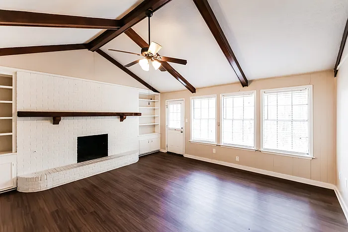 4 bed, 2.0 bath, 1800 sqft, $1,795 — Photo 3
