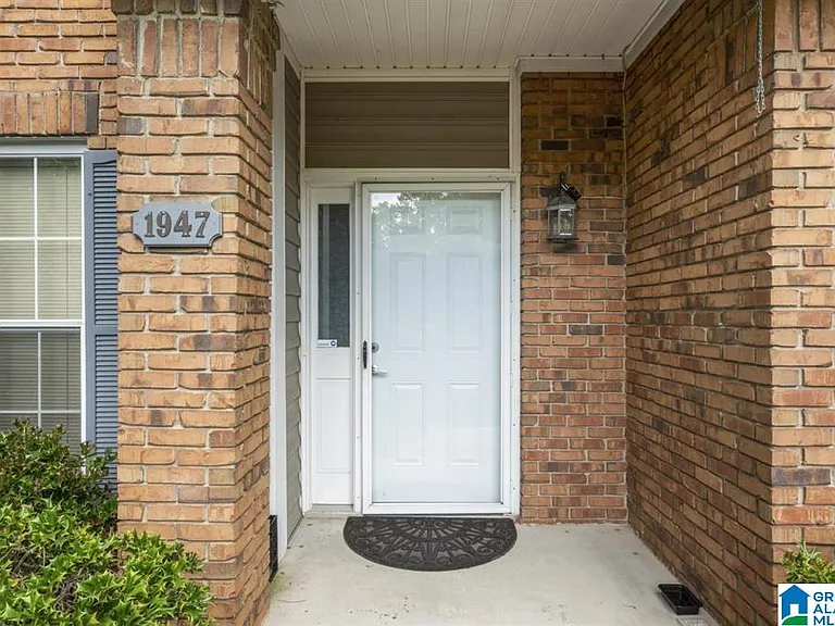 1947 Waterford Pl #1947 — Photo 2