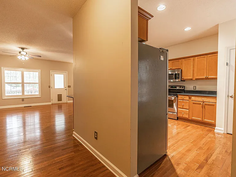465 Crestview Rd — Photo 3