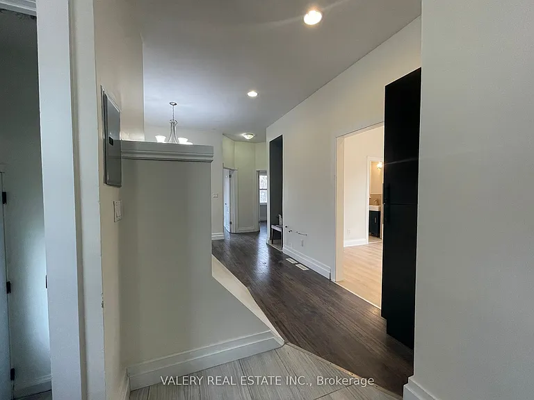 1561 Hurontario St #1 — Photo 16