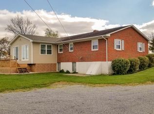 2037 Hykes Rd, Greencastle, PA 17225