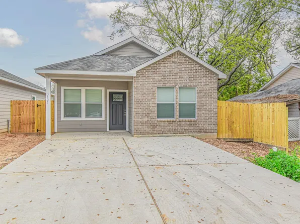 3701 Chanterway St, Bacliff, TX 77518