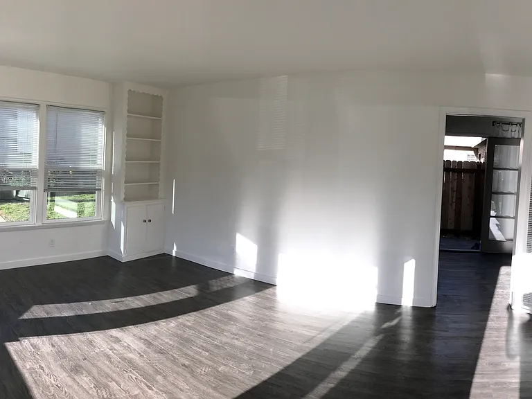 921 21st St — Photo 5