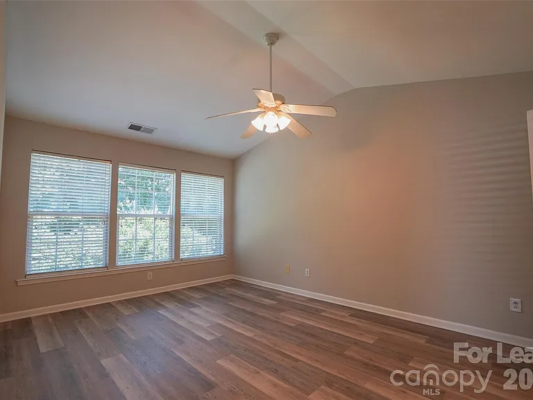 2411 Normancrest Ct — Photo 12