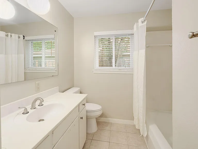 8609 Melshire Dr — Photo 22