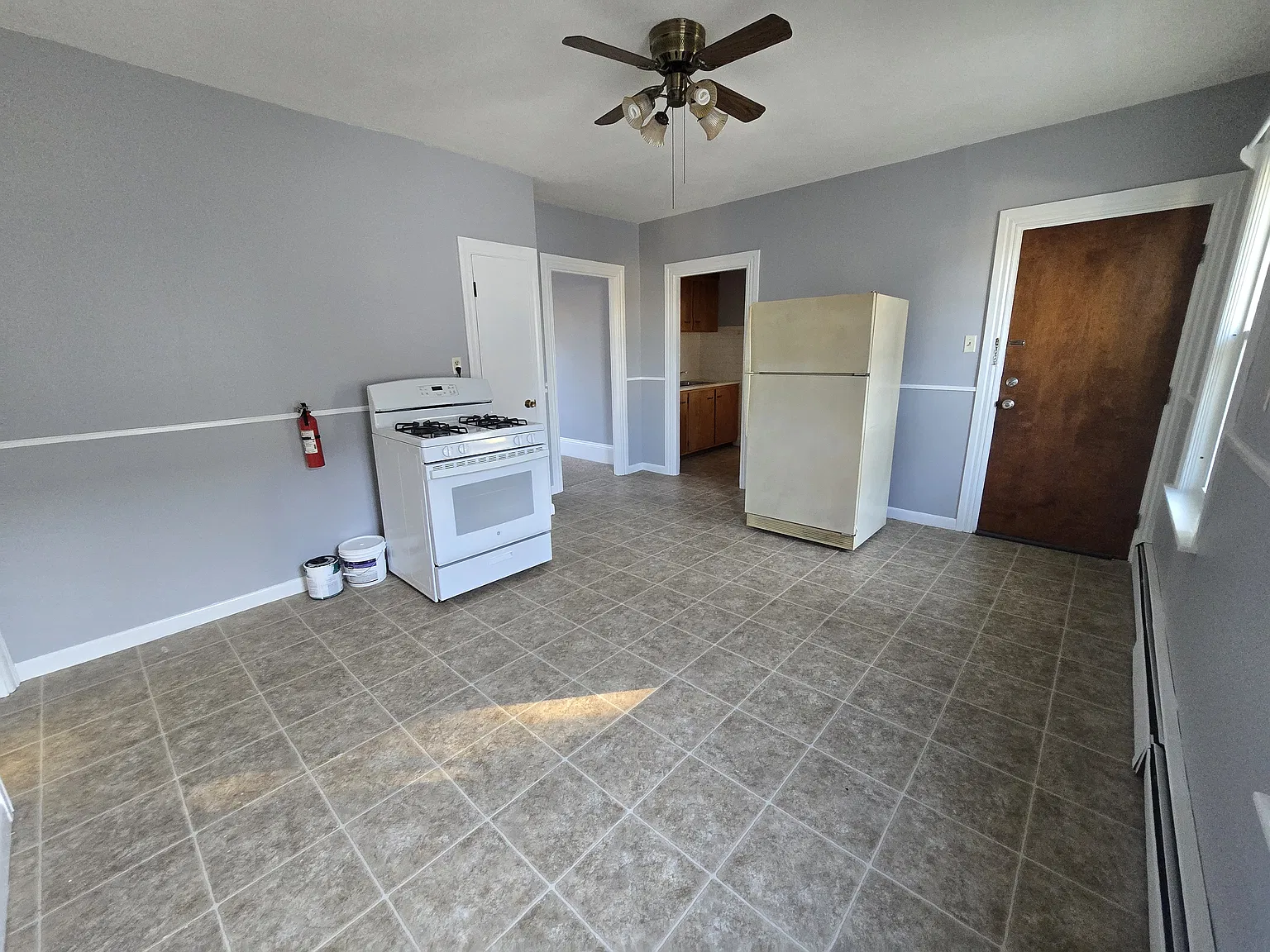 3 bed, 1000 sqft, $1,895 — Photo 3