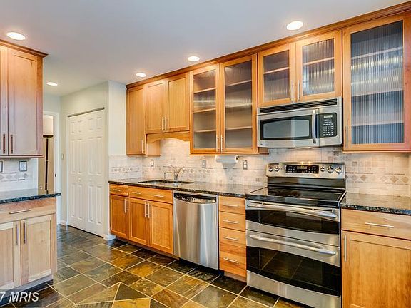 3rd image of 1723 S Hayes St #2