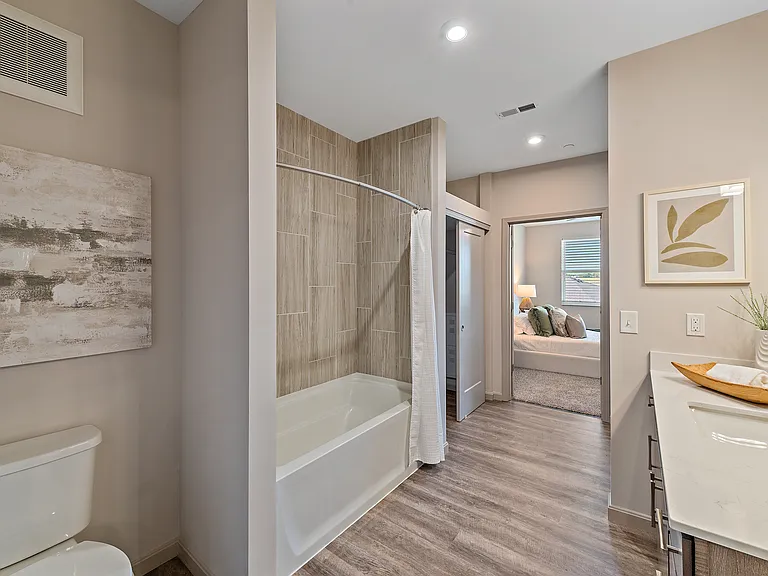 19Nineteen Promenade — Photo 145