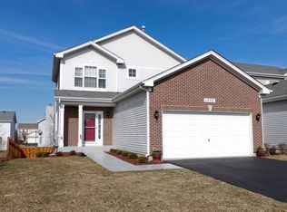 1757 S Fallbrook Dr, Round Lake, IL 60073