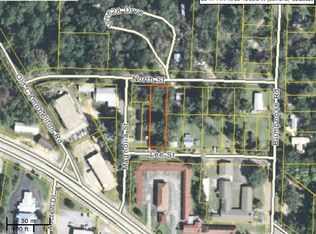 Lee St, Marianna, FL 32446