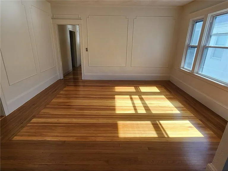 49-51 Pembroke Ave #1 — Photo 4