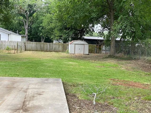 605 Giddings St — Photo 22