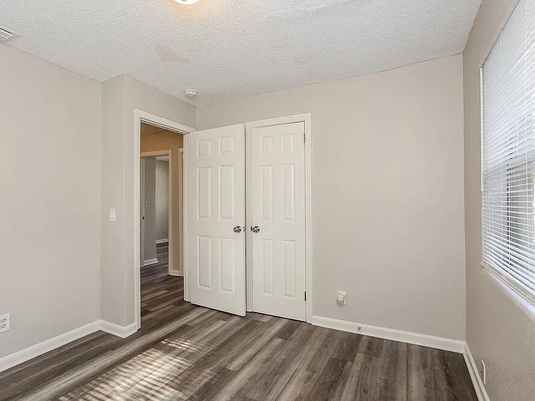 5528 Vernon Rd — Photo 15