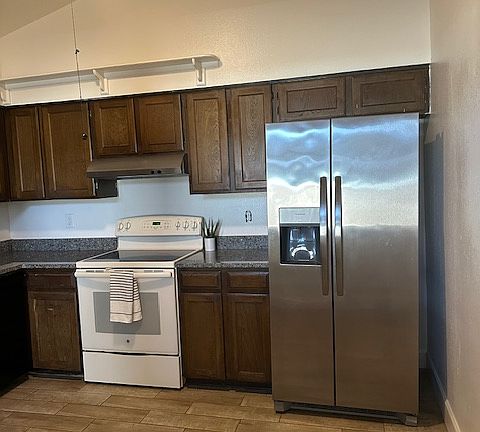 4th image of 624 N Santa Barbara APT 7