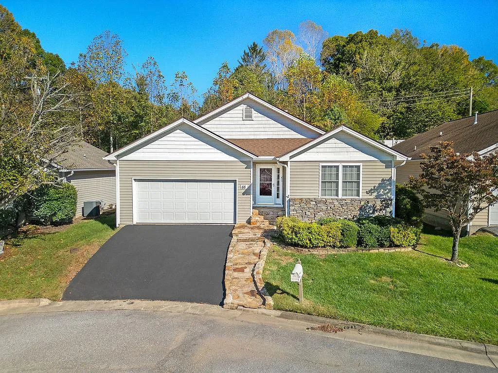 88 E Danbury Ln — Photo 1
