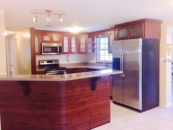 4th image of 4045 Poinsettia Dr