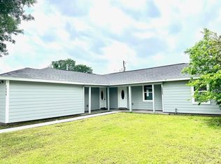 1242 Chevy Chase Dr, Angleton, TX 77515