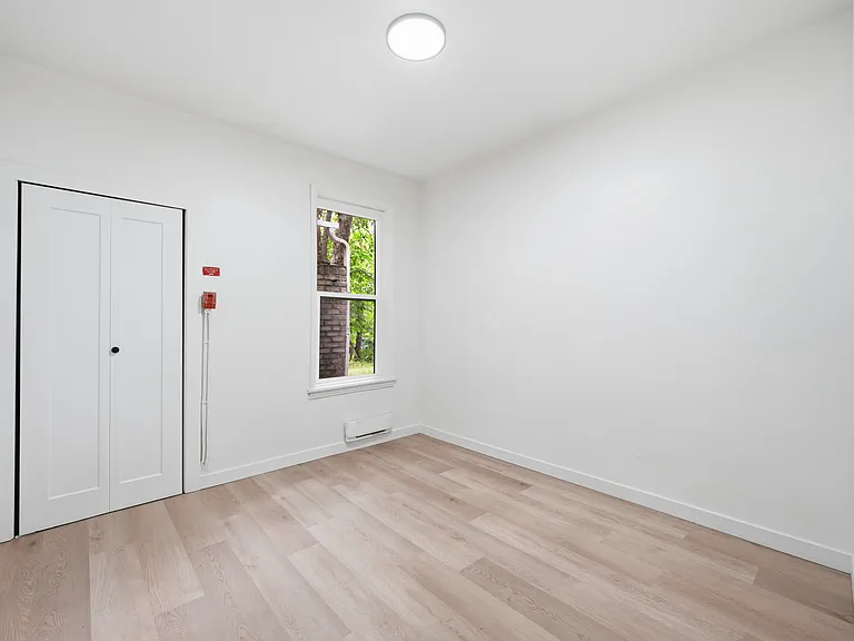 144 Arlington St — Photo 17