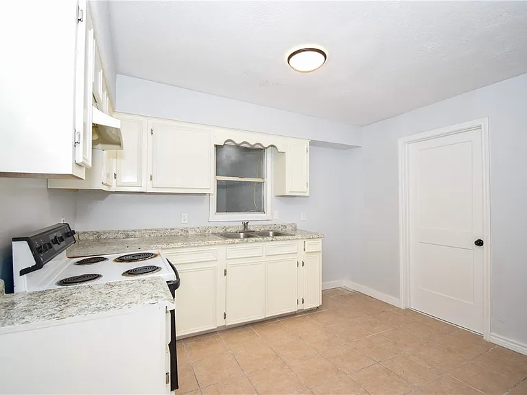 4613 Odem Dr — Photo 12