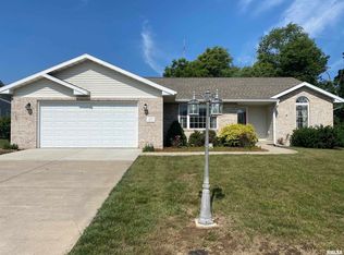 400 Cottonwood Cir, East Peoria, IL