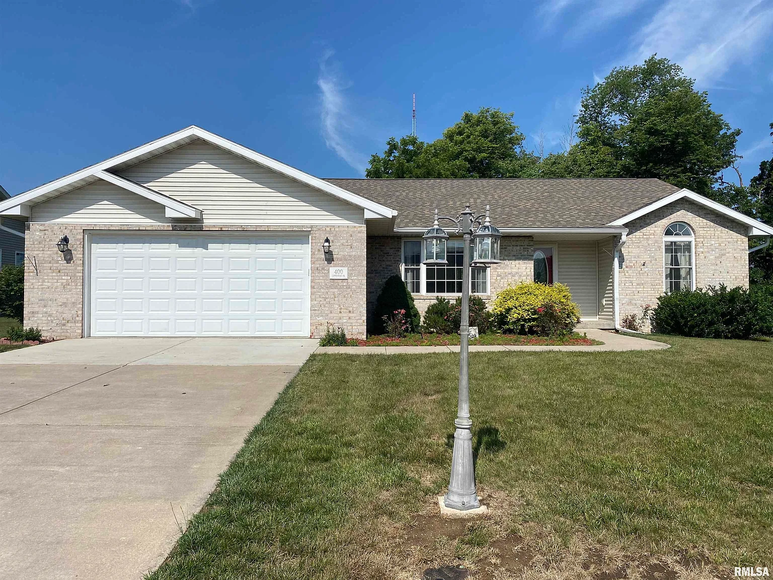400 Cottonwood Cir photo 1