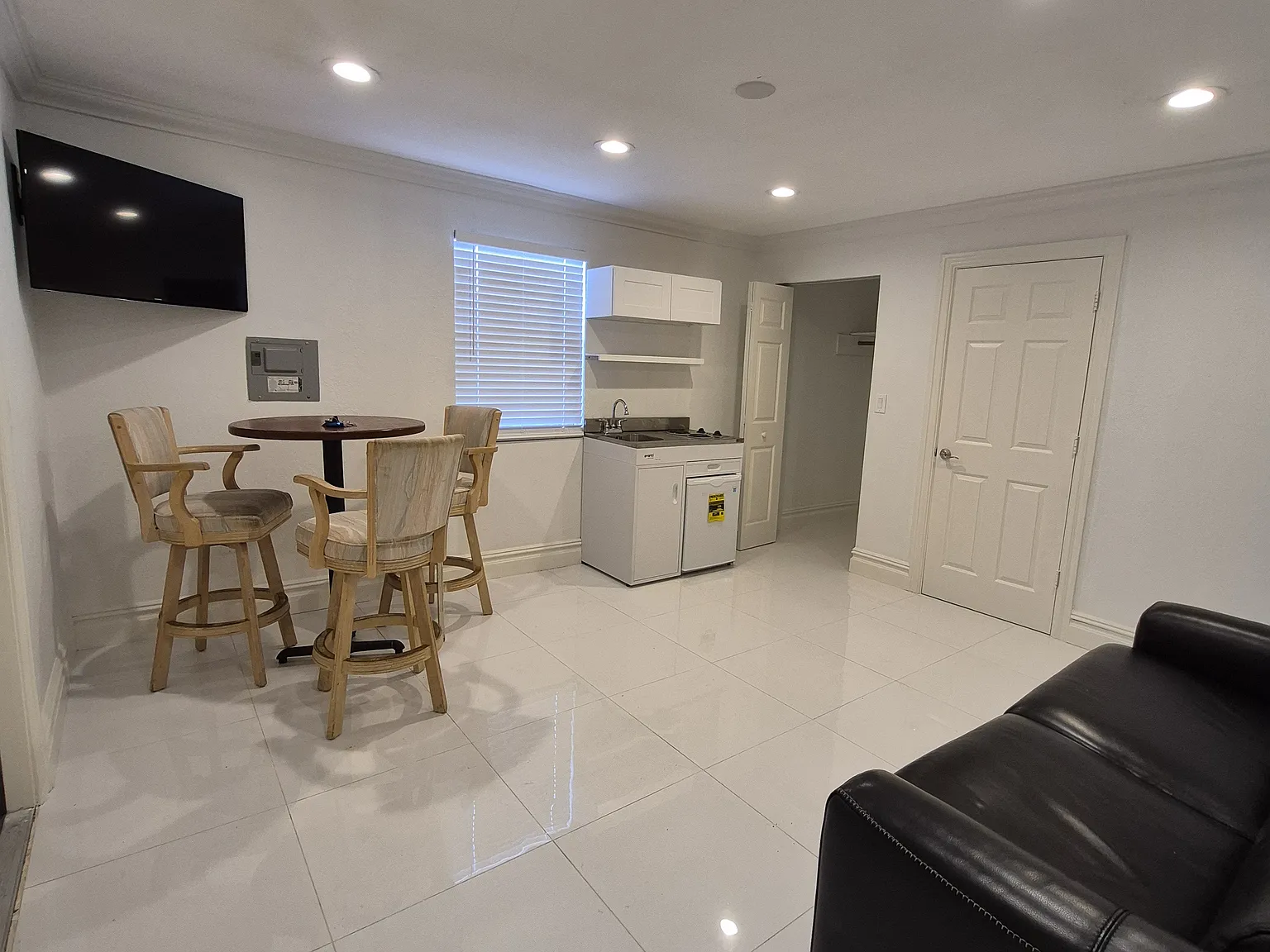 1 bed, 400 sqft, $1,350 — Photo 2