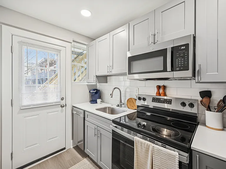 Pierce Arrow Properties — Photo 23